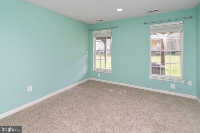 Building Photo - 607 Village Ct