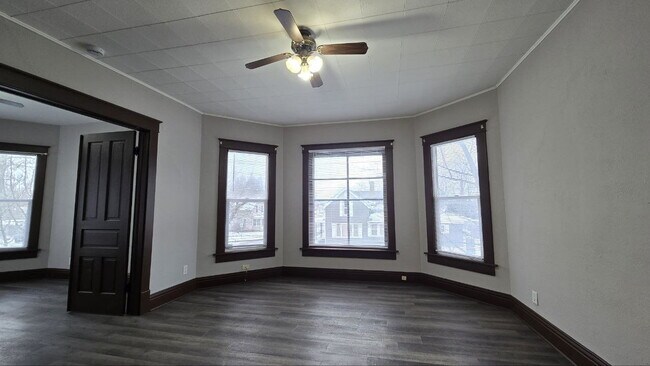 Foto del edificio - Spacious 3BR/1BA First-Floor Home with Garage & Fenced Yard in Quiet Michigan City Neighborhood