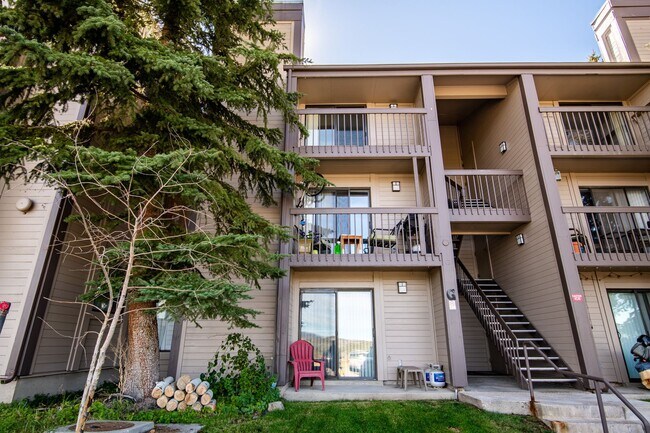 Building Photo - 2 Bedroom Fireside Condo- Minutes away from Park City Mountain