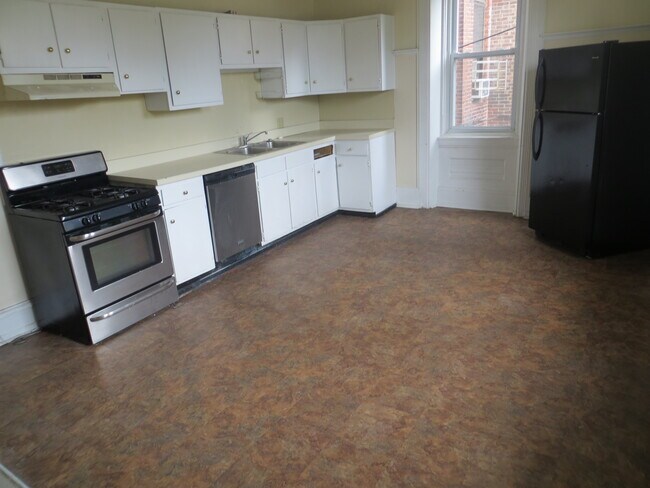 Building Photo - 4308 Walnut St