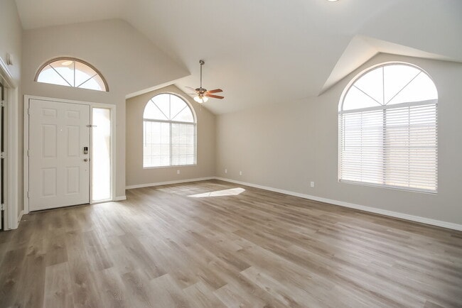 Building Photo - 727 N Sulleys Dr