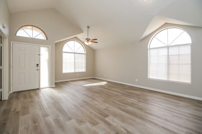 Foto del edificio - 727 N Sulleys Dr