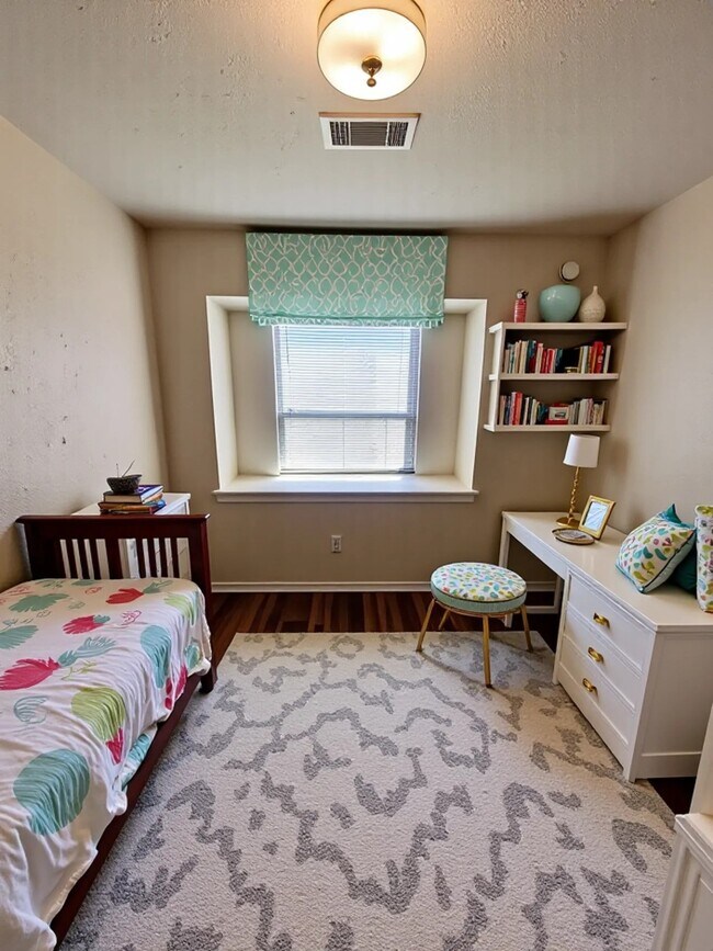 Foto del edificio - 6415 Heath St