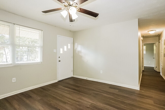 Building Photo - 458 Sheraton Dr