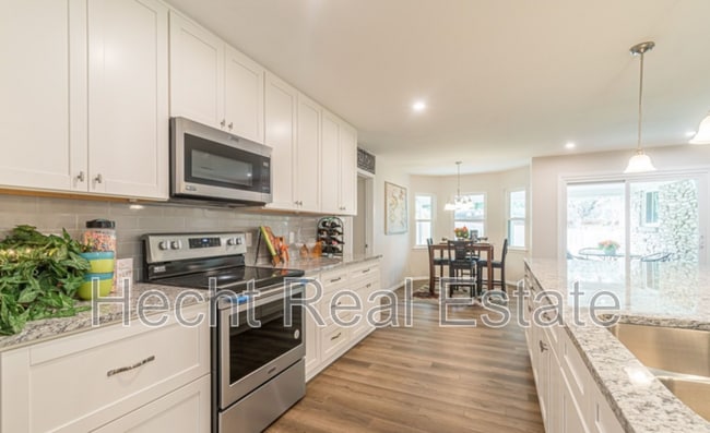 Building Photo - 157 Persia Dr