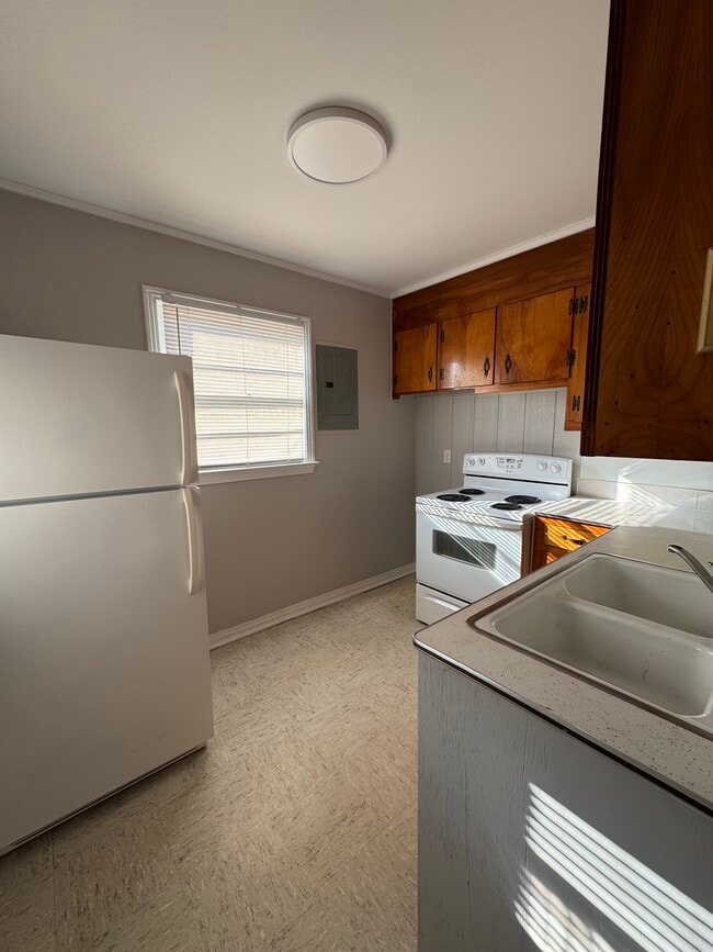 Building Photo - 410 W 3rd St