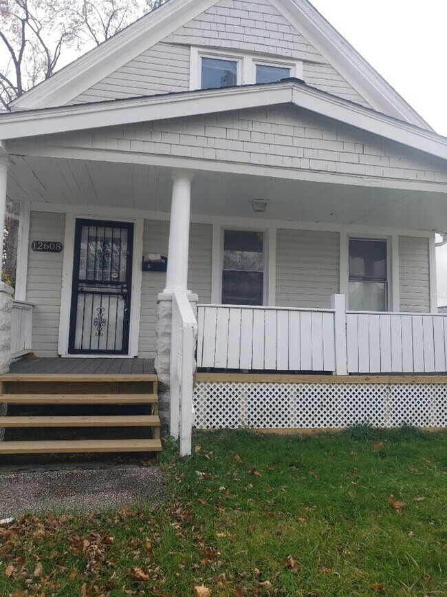 Building Photo - Charming 4-Bedroom Property in Prime Location