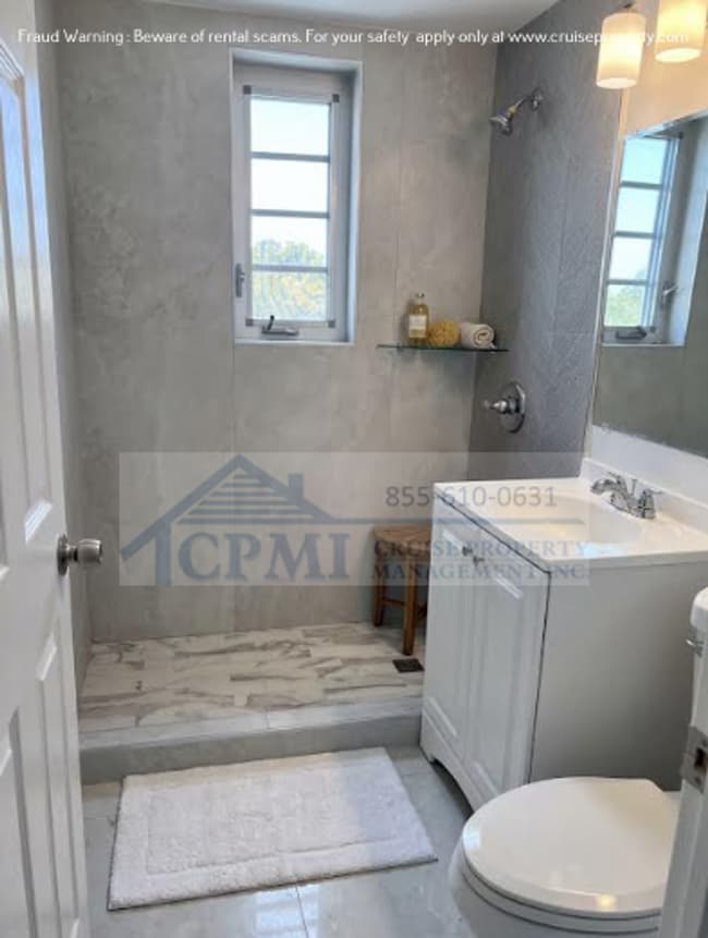 Interior Photo - 3631 Thomas Ave Miami, FL 33133