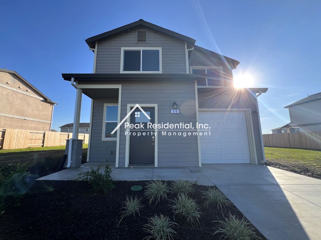 Foto del edificio - Brand New Sacramento 3bd/2.5ba House With ...