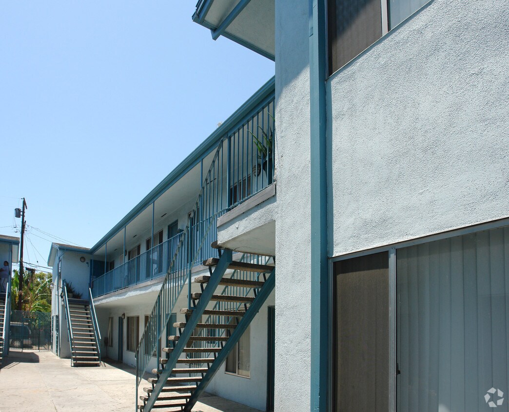 Building Photo - 334-342 E Esther St