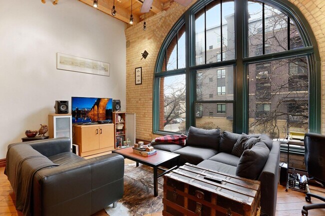 Foto del edificio - 400 N 1st St