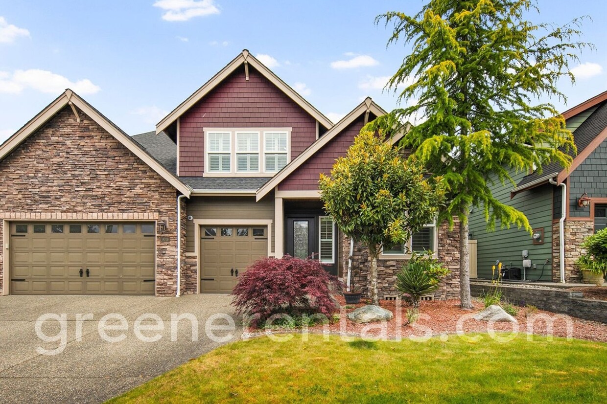 Foto principal - Luxurious 4BD 3.5BA Home in Campus Highlands