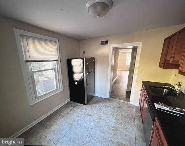 Building Photo - 412 Lyceum Ave