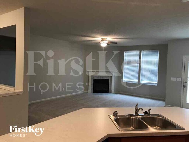 Foto del edificio - 4653 Rainwater Ln