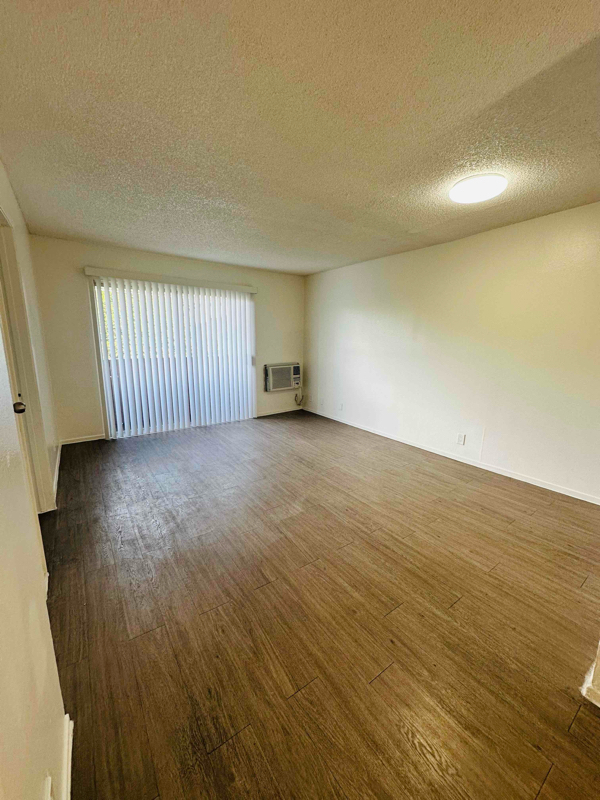 Building Photo - 4688 Huntington Dr S