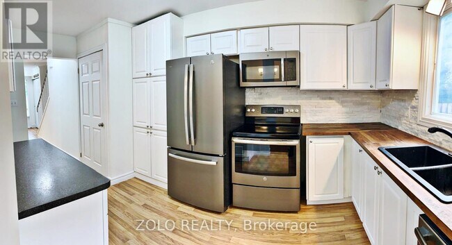 Building Photo - 576 Camelot Dr