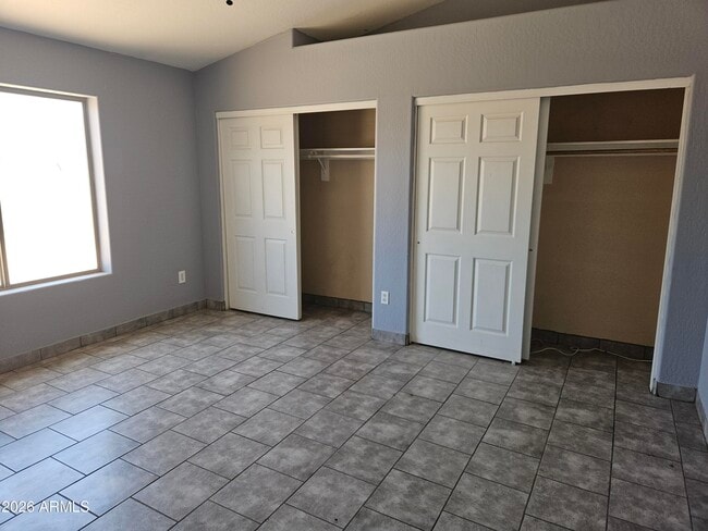 Building Photo - 9033 W Oneida Dr