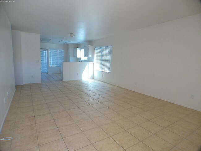Building Photo - 3 Bedroom 2 Bath Home
