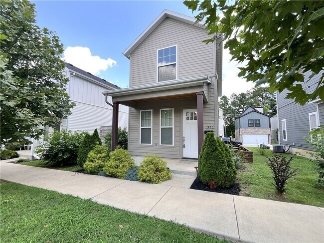 Foto del edificio - 1372 S Duncan Ave
