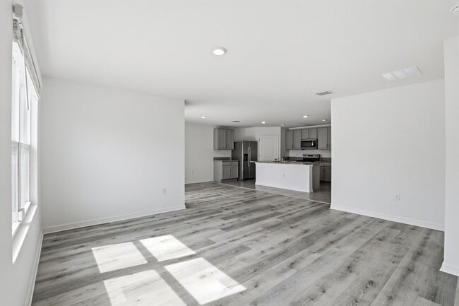 Building Photo - Avalon Woods in Newberry 4 bedroom 2 bath home