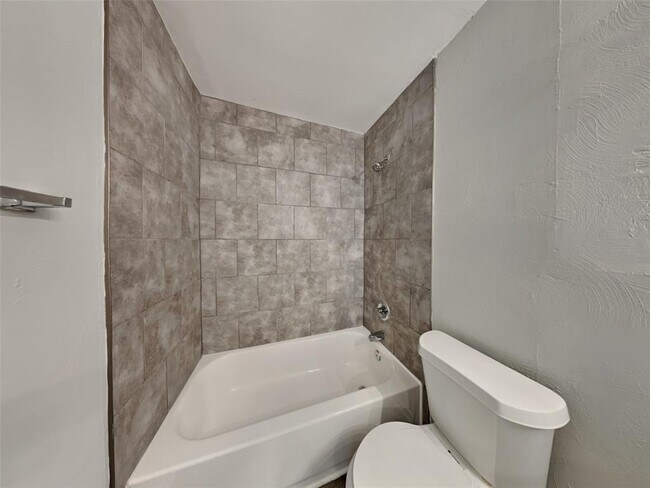 Building Photo - 607 Dixon St