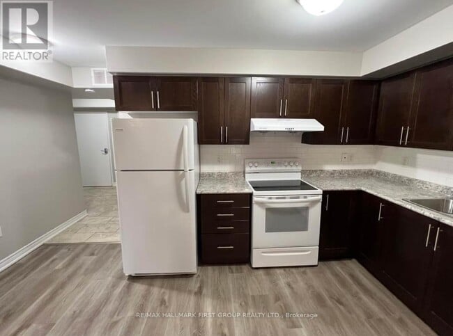 Building Photo - 146 Capreol Ct