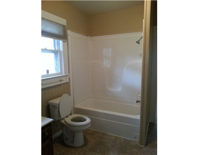 Building Photo - 2 Bed 1 Bath House in Pineville