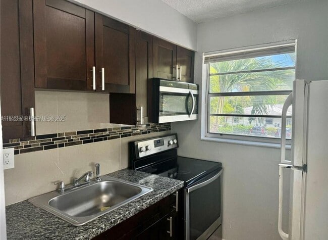 Building Photo - 8262 NE 1st Ave