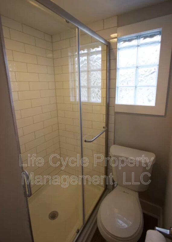 Foto del edificio - 2025 Plainfield Ave NE