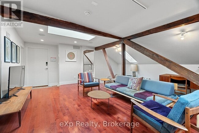 Photo du bâtiment - 94 Wellington St