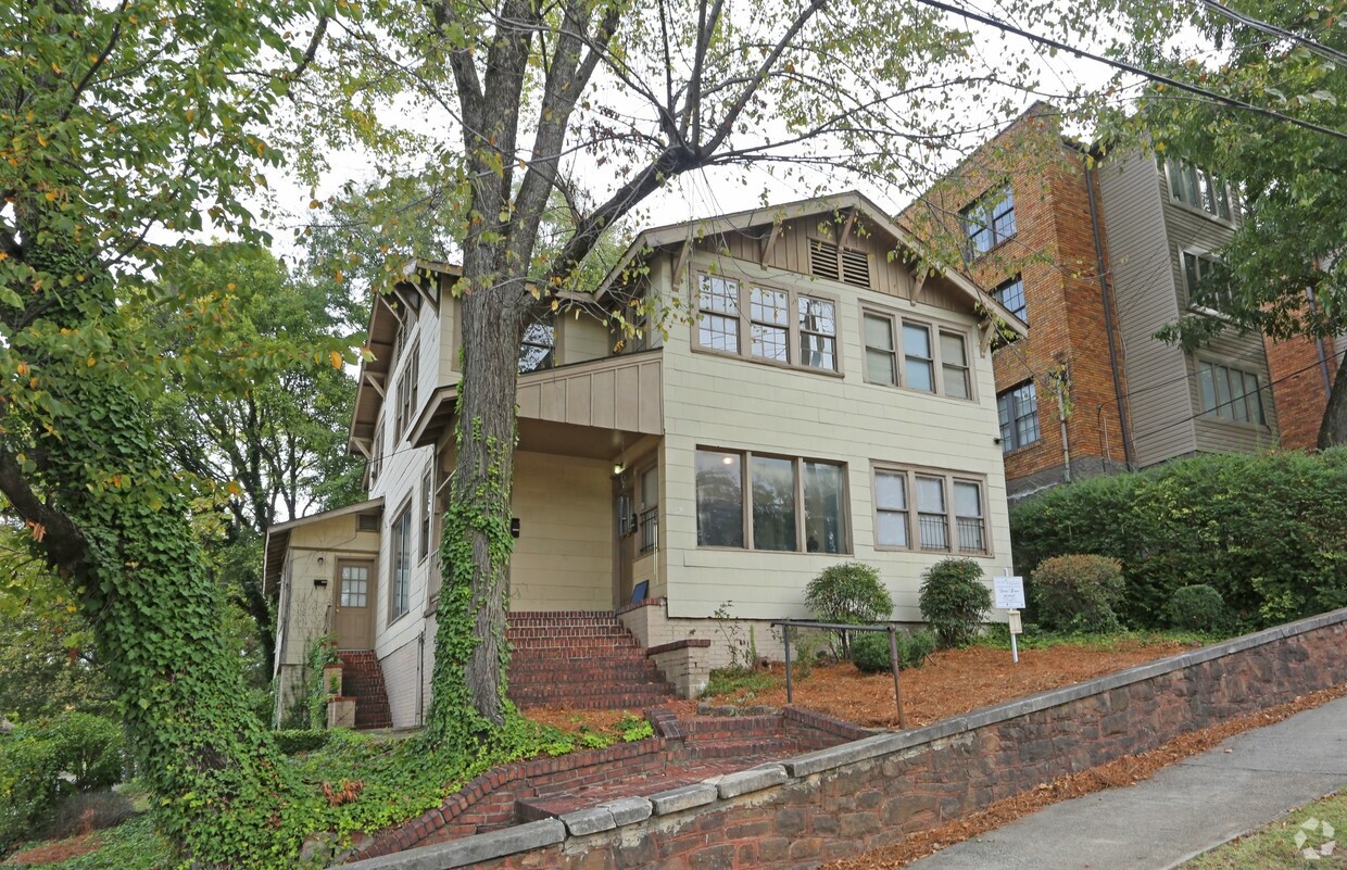 Building Photo - Davis House