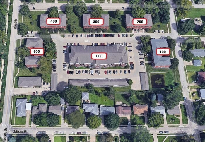 Photo - $2,100 | 3 Bedroom, 2 Bathroom Condo | No ...