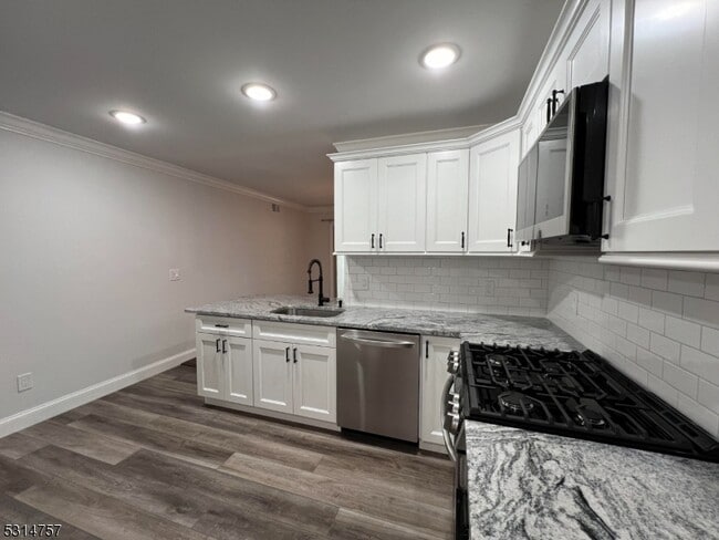 Building Photo - 62 Hart Dr