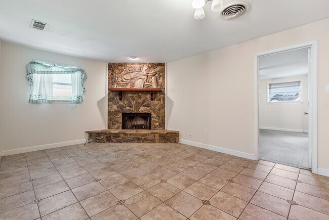 Foto del edificio - 4704 Lake Louise Ave