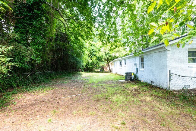 Building Photo - 27 Bethune Ct