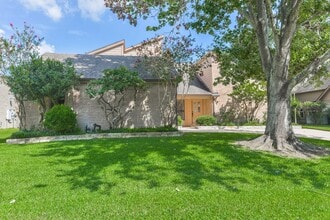 Building Photo - 15175 Diana Ln
