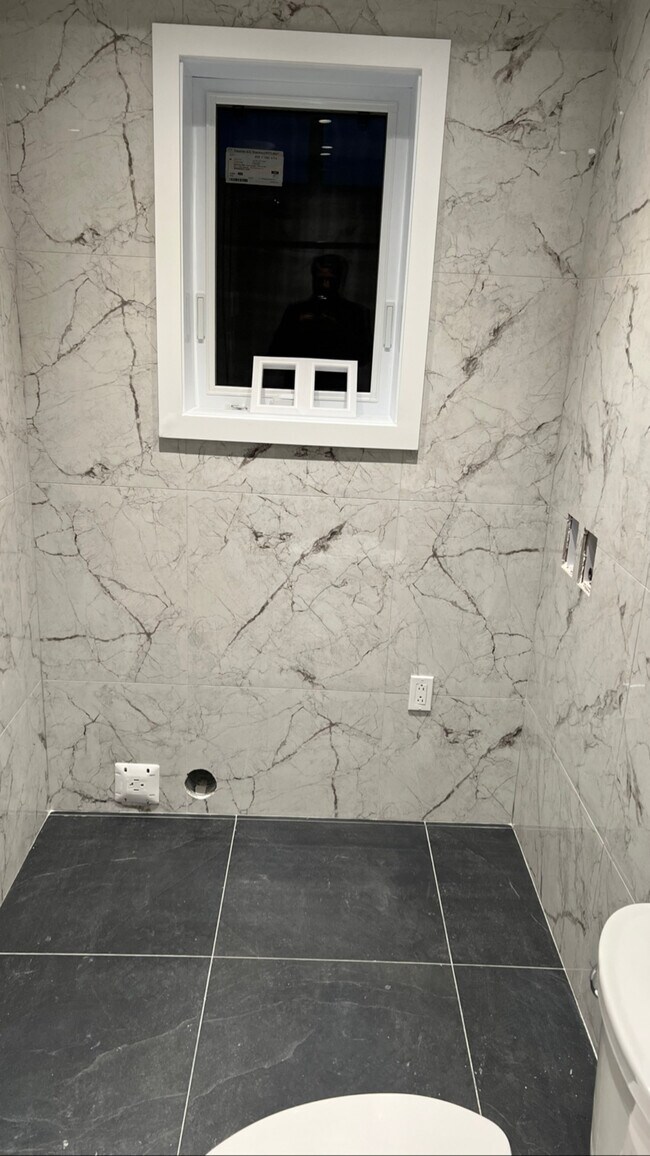 Building Photo - 2098 St Sauvé E