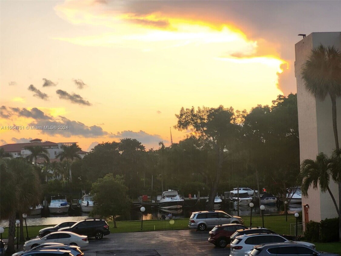Foto principal - 501 Three Islands Boulevard