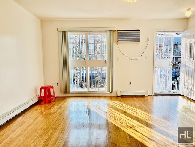 Building Photo - 219 Bay 44th St