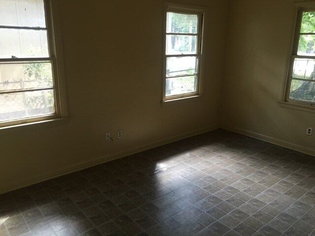 Foto del edificio - 4916 Rightway Ave