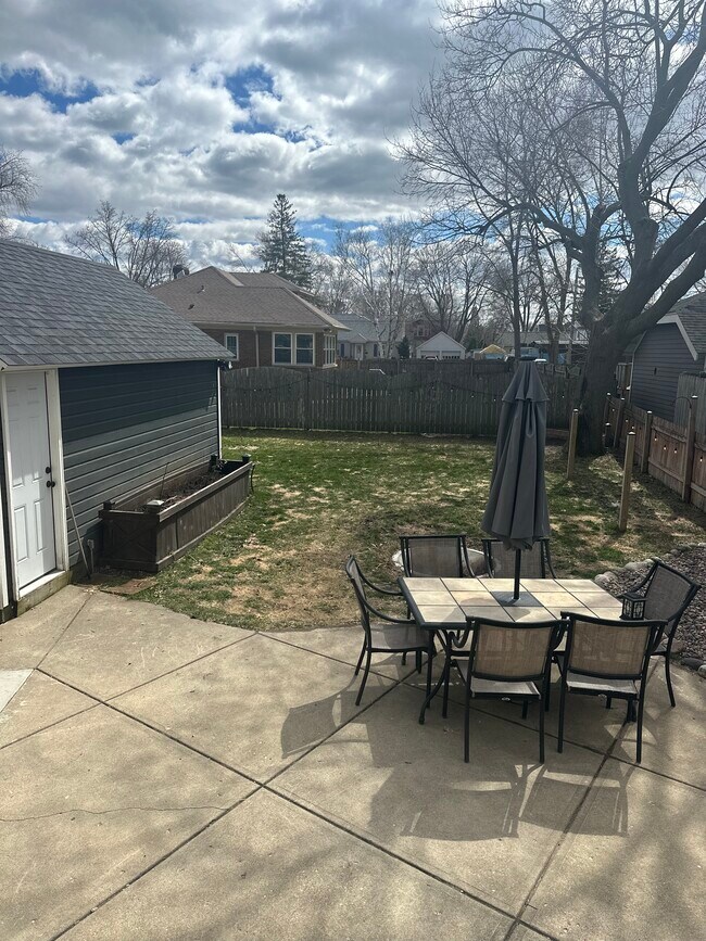 Foto del edificio - 613 E Washington St