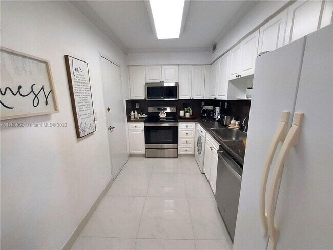 Building Photo - 2501 S Ocean Dr