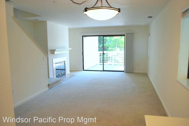 Building Photo - 2 br, 2.5 bath House - 2574 Oak Road #200