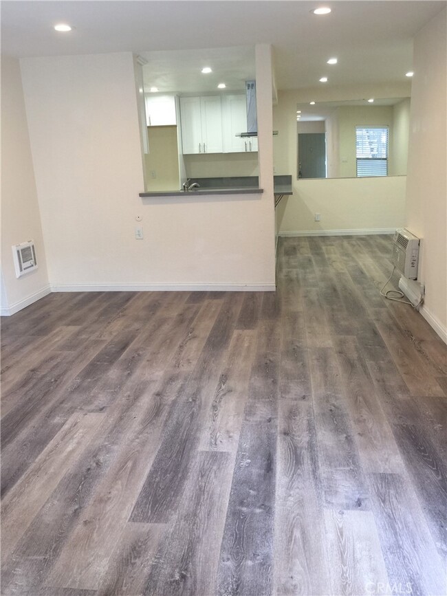 Building Photo - 1345 Cabrillo Park Dr