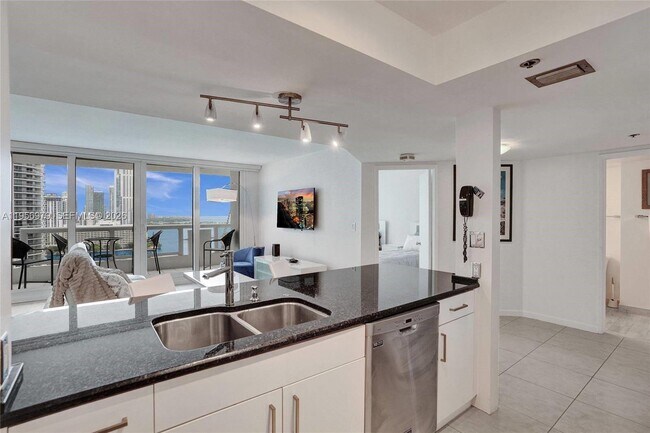 Foto del edificio - 1717 N Bayshore Dr