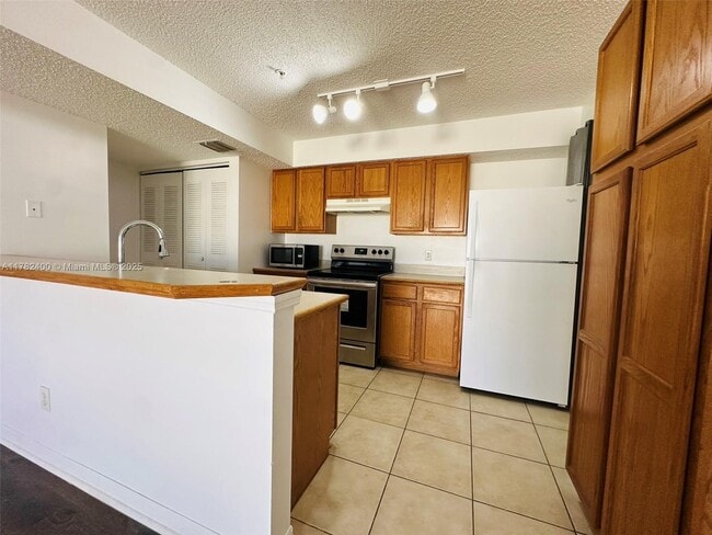 Building Photo - 9907 Westwood Dr