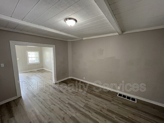 Building Photo - 25 S Harris Ave