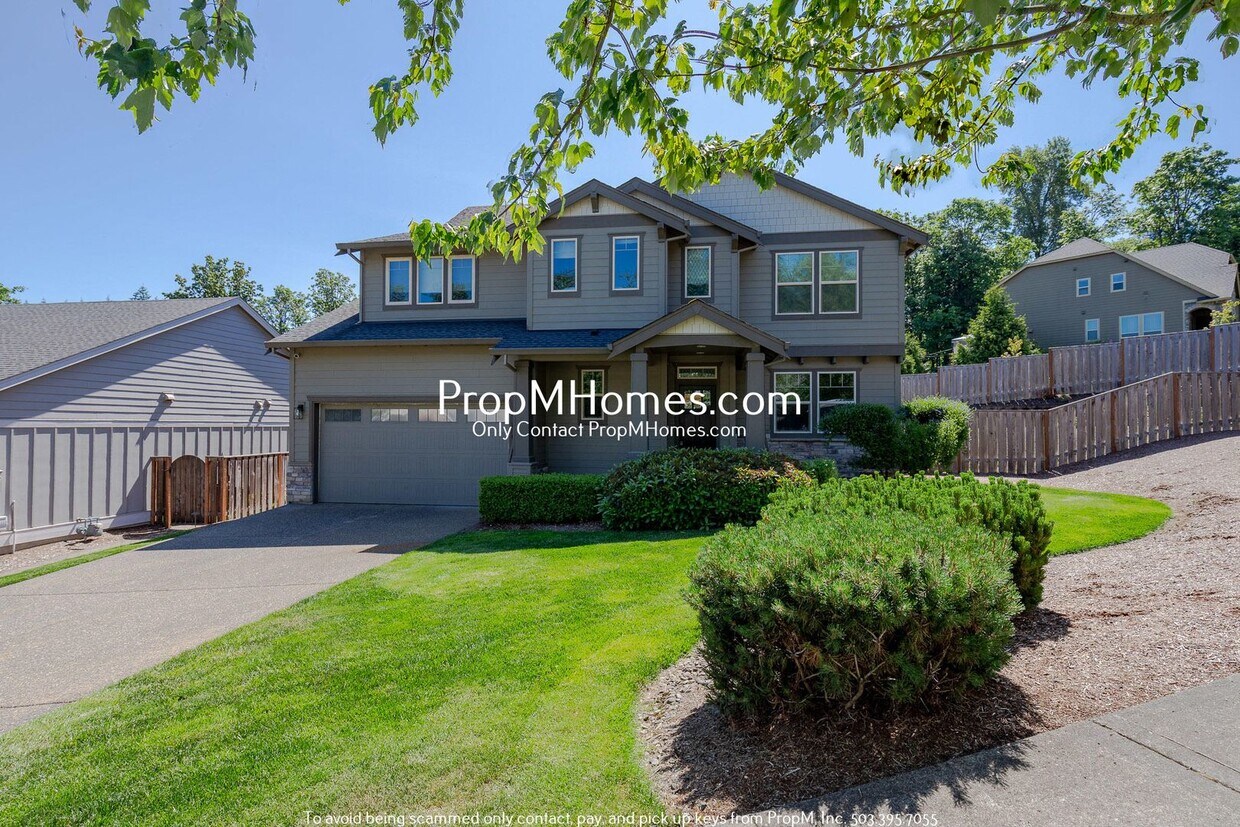 Foto principal - Updated Luxury Home on Mount Scott - 4 Bed...