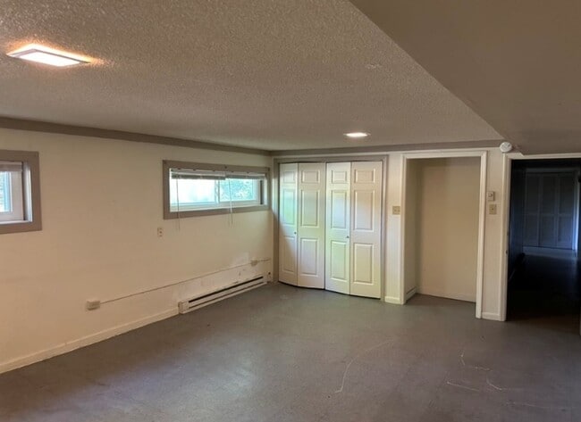 Building Photo - 1 Bedroom, 1 Bathroom Apartment in Reidsville!