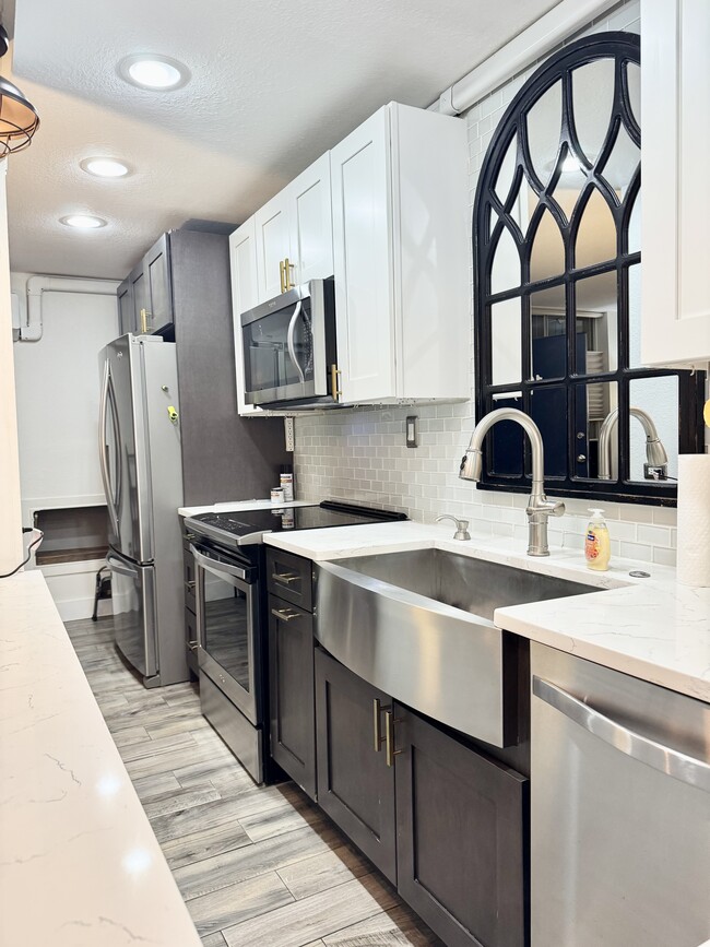 Building Photo - 1301 S Howard Ave